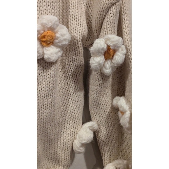 New in Cream Knit Daisy Cardigan Sweater Size S Puffy Daisy Applique Whimsical - Picture 4 of 9